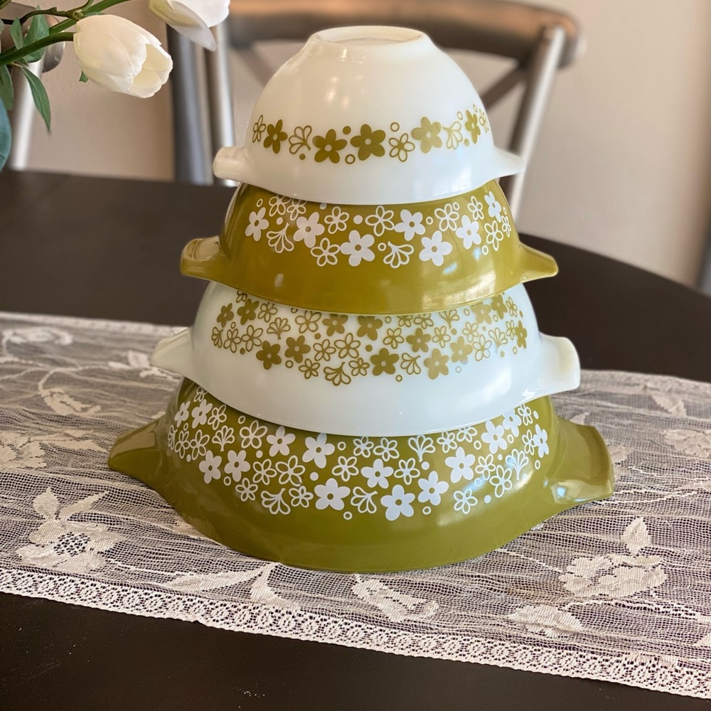 Vintage 1970s  Pyrex Spring Blossom 4-Piece Mixing Bowl Set green and white
